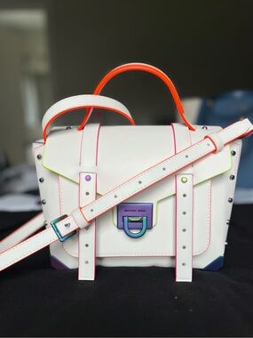 Michael Kors Manhattan Medium Contrast- Neon Trim Leather White. NWT